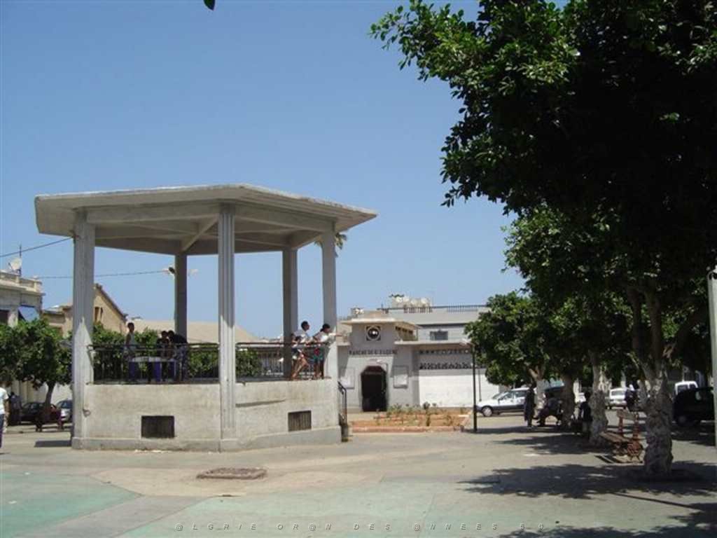 ORAN AOUT 2007 st eugene marche et place 2.JPG